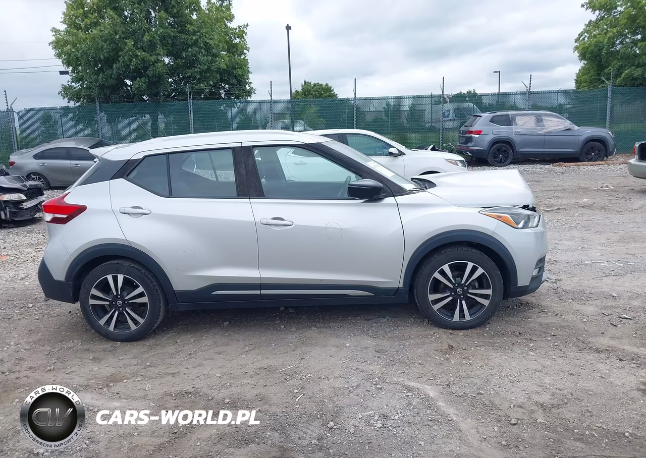 2018 Nissan Kicks Sr VIN:3N1CP5CU0JL525250 - 14