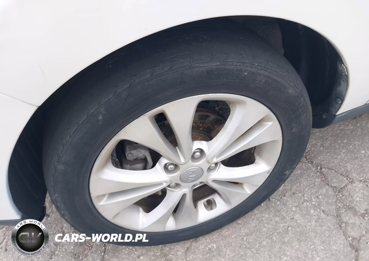 2016 Kia Soul + VIN:KNDJP3A51G7238338 - 12