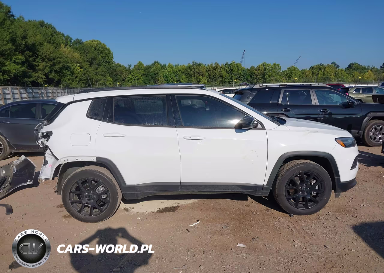 2025 Jeep Compass Latitude 4X4 VIN:3C4NJDBN4ST570897 - 14