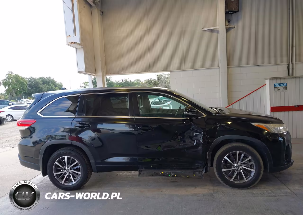 2018 Toyota Highlander Xle VIN:5TDJZRFH2JS830019 - 13