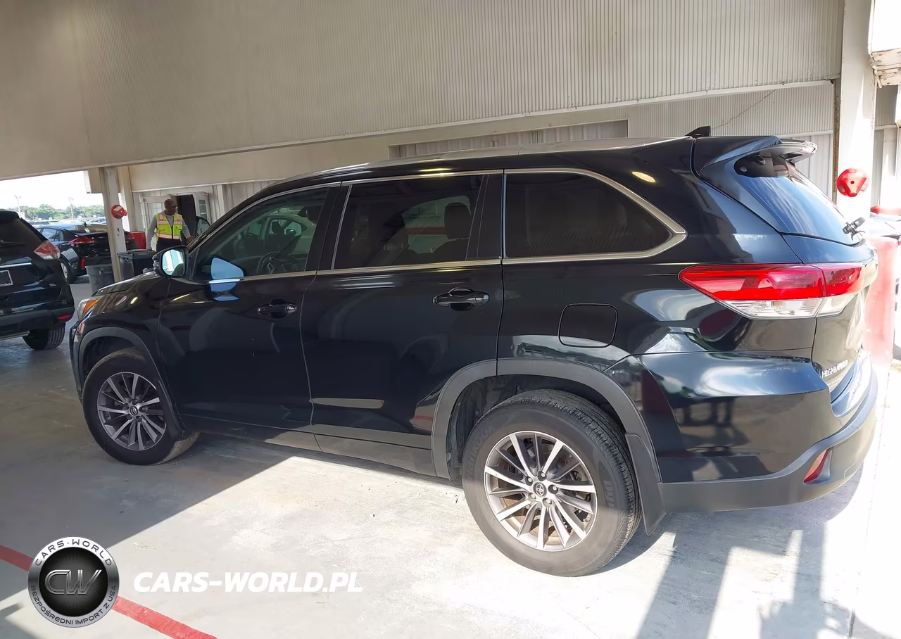 2018 Toyota Highlander Xle VIN:5TDJZRFH2JS830019 - 14
