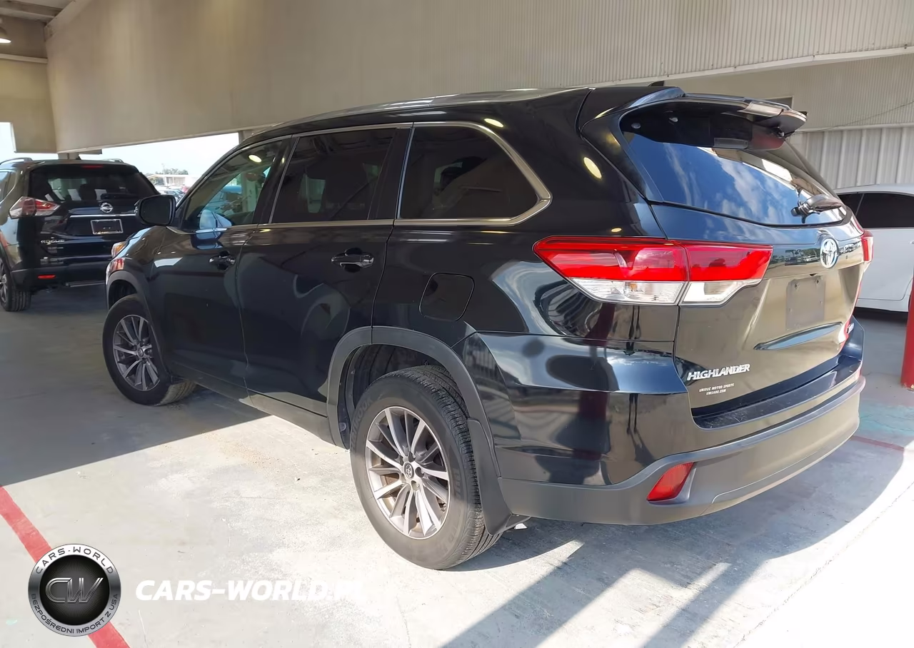 2018 Toyota Highlander Xle VIN:5TDJZRFH2JS830019 - 3