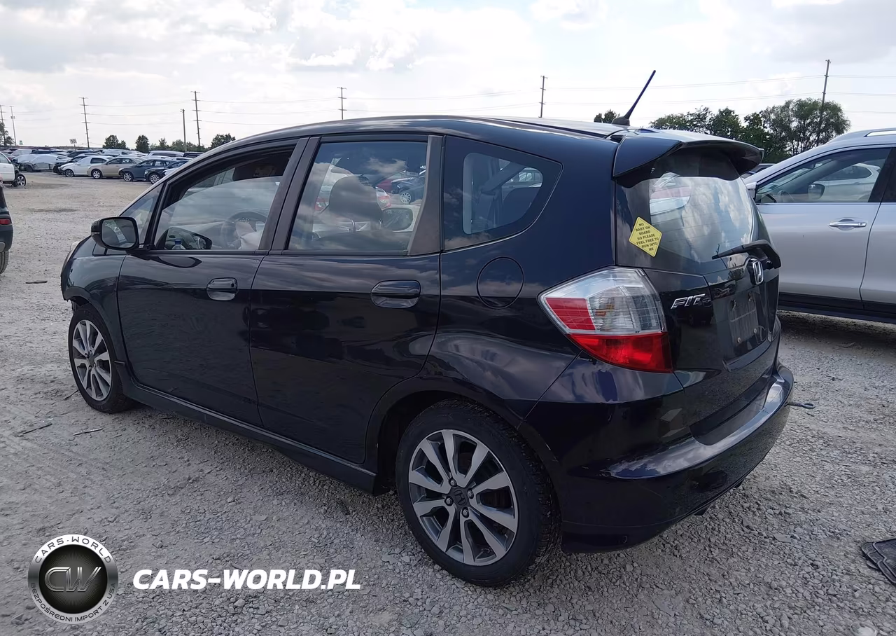 2013 Honda Fit Sport VIN:JHMGE8H59DC001603 - 3