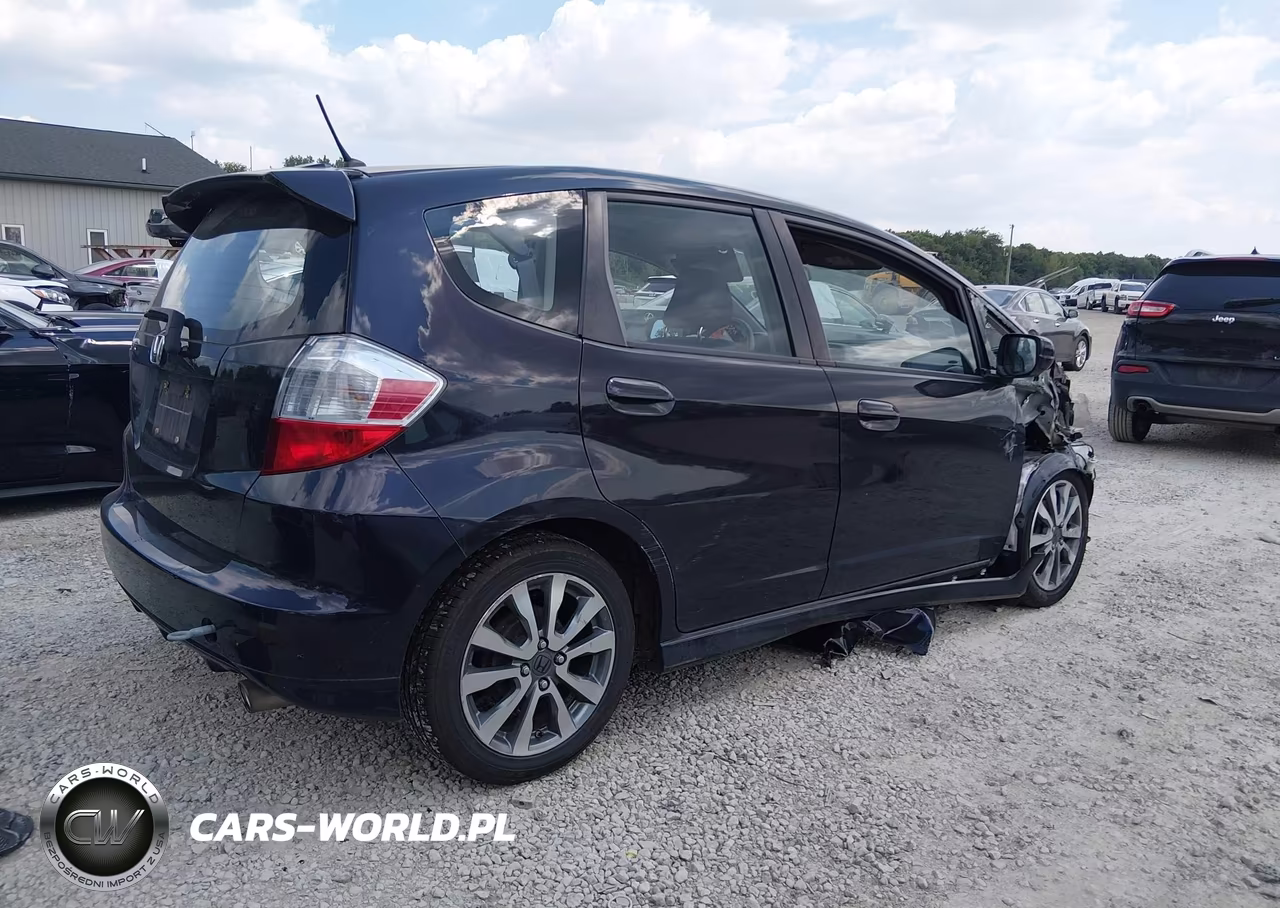 2013 Honda Fit Sport VIN:JHMGE8H59DC001603 - 4
