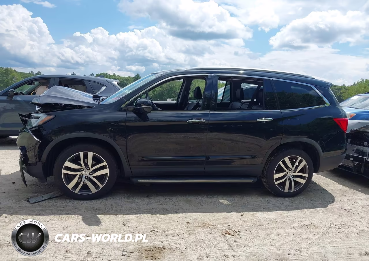 2018 Honda Pilot Touring VIN:5FNYF6H94JB006359 - 15