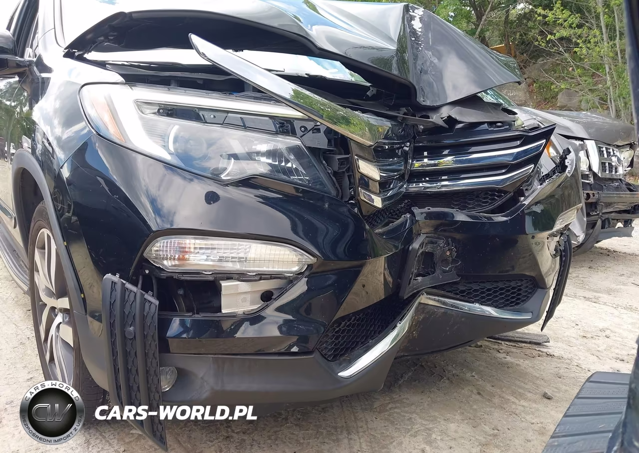 2018 Honda Pilot Touring VIN:5FNYF6H94JB006359 - 19