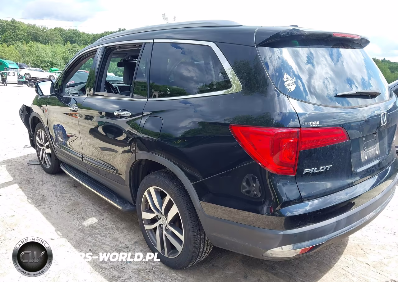 2018 Honda Pilot Touring VIN:5FNYF6H94JB006359 - 3