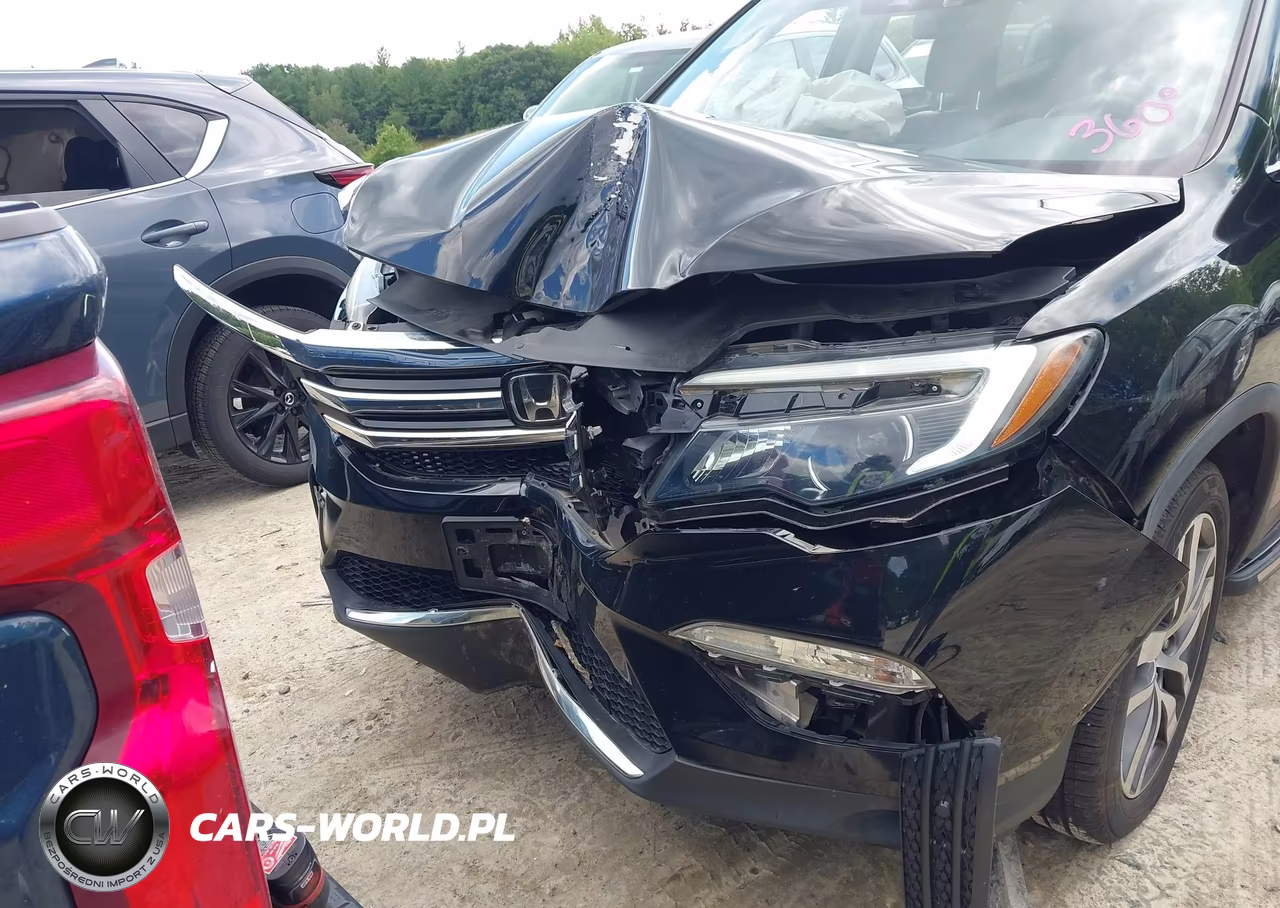 2018 Honda Pilot Touring VIN:5FNYF6H94JB006359 - 6