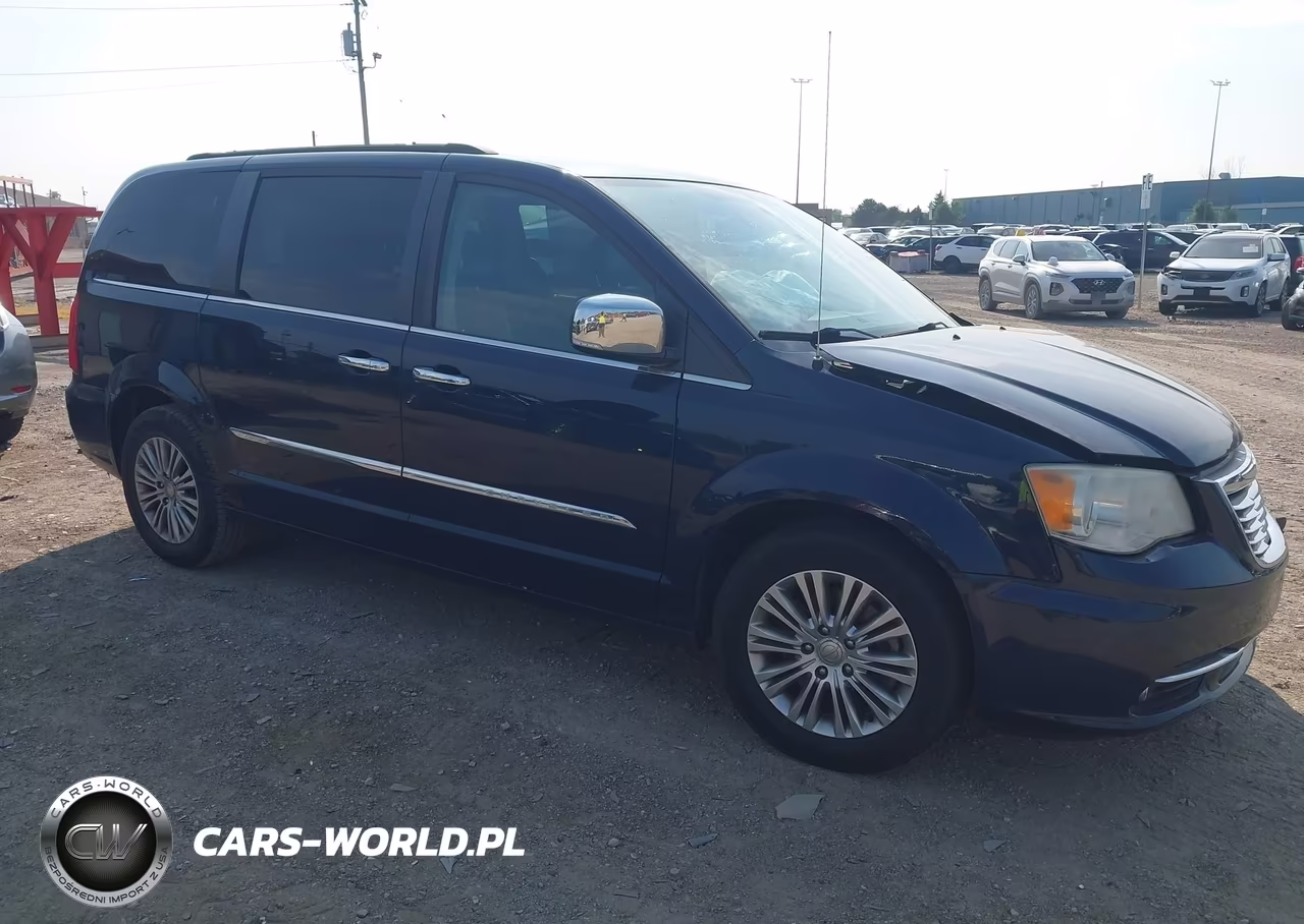 2013 Chrysler Town & Country Touring-L – zdjęcie 1 z 16