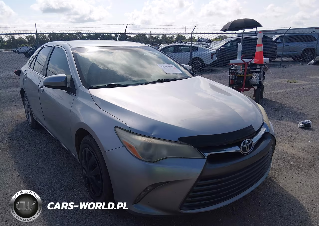2016 Toyota Camry Le – zdjęcie 1 z 16