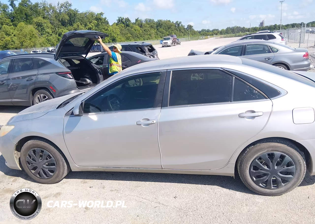 2016 Toyota Camry Le VIN:4T1BF1FK0GU513253 - 14