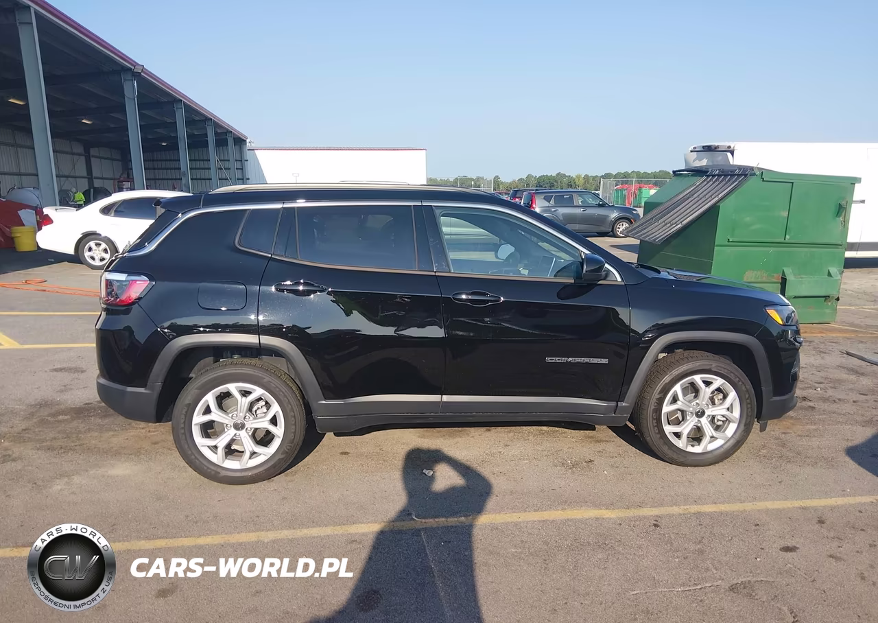 2025 Jeep Compass Latitude 4X4 VIN:3C4NJDBN2ST587732 - 13