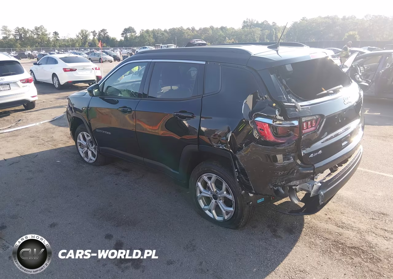 2025 Jeep Compass Latitude 4X4 VIN:3C4NJDBN2ST587732 - 3