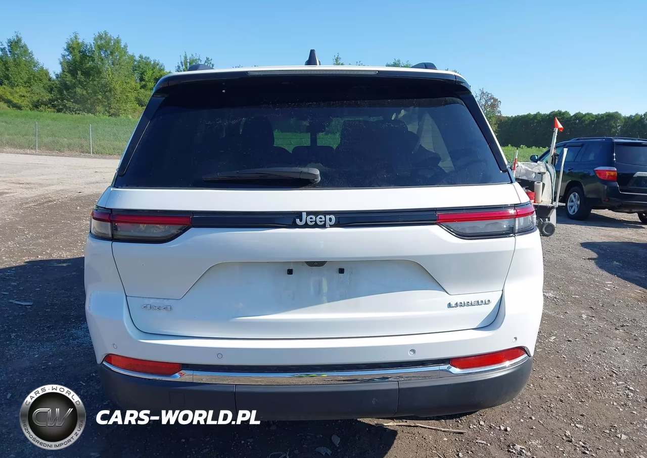 2025 Jeep Grand Cherokee Laredo 4X4 VIN:1C4RJHAG0S8738948 - 17