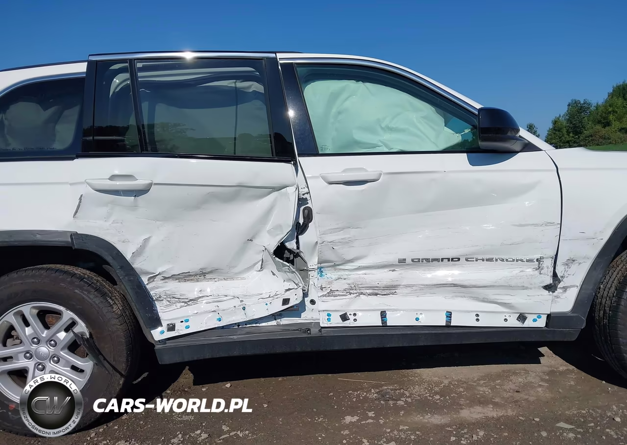 2025 Jeep Grand Cherokee Laredo 4X4 VIN:1C4RJHAG0S8738948 - 19