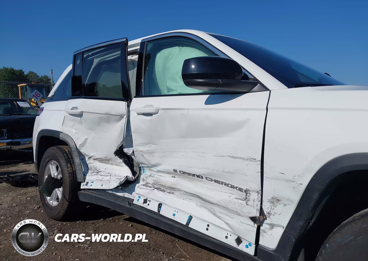 2025 Jeep Grand Cherokee Laredo 4X4 VIN:1C4RJHAG0S8738948 - 6