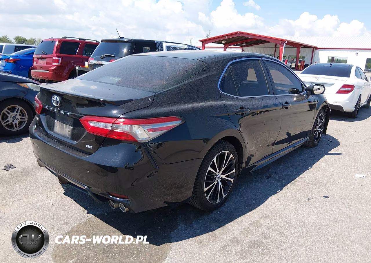 2018 Toyota Camry Se VIN:4T1B11HK6JU613036 - 4