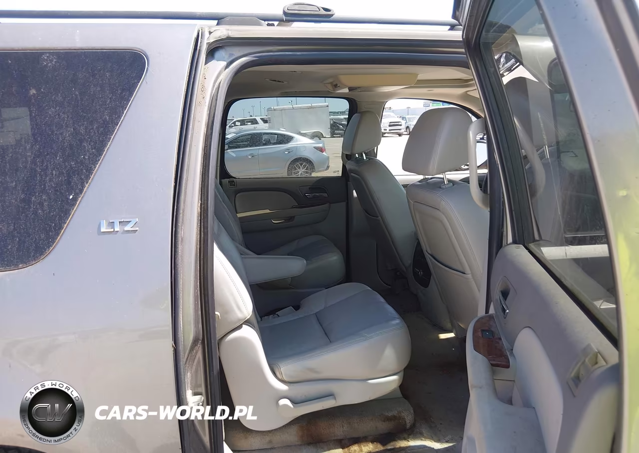 2007 Chevrolet Suburban Ltz VIN:1GNFC16J97R172810 - 8