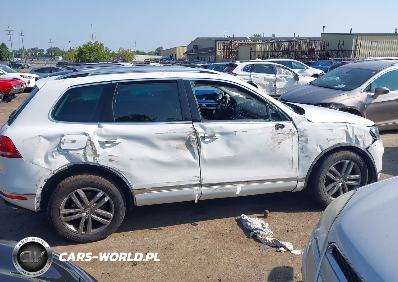 2015 Volkswagen Touareg V6 Lux VIN:WVGEF9BP7FD008225 - 13