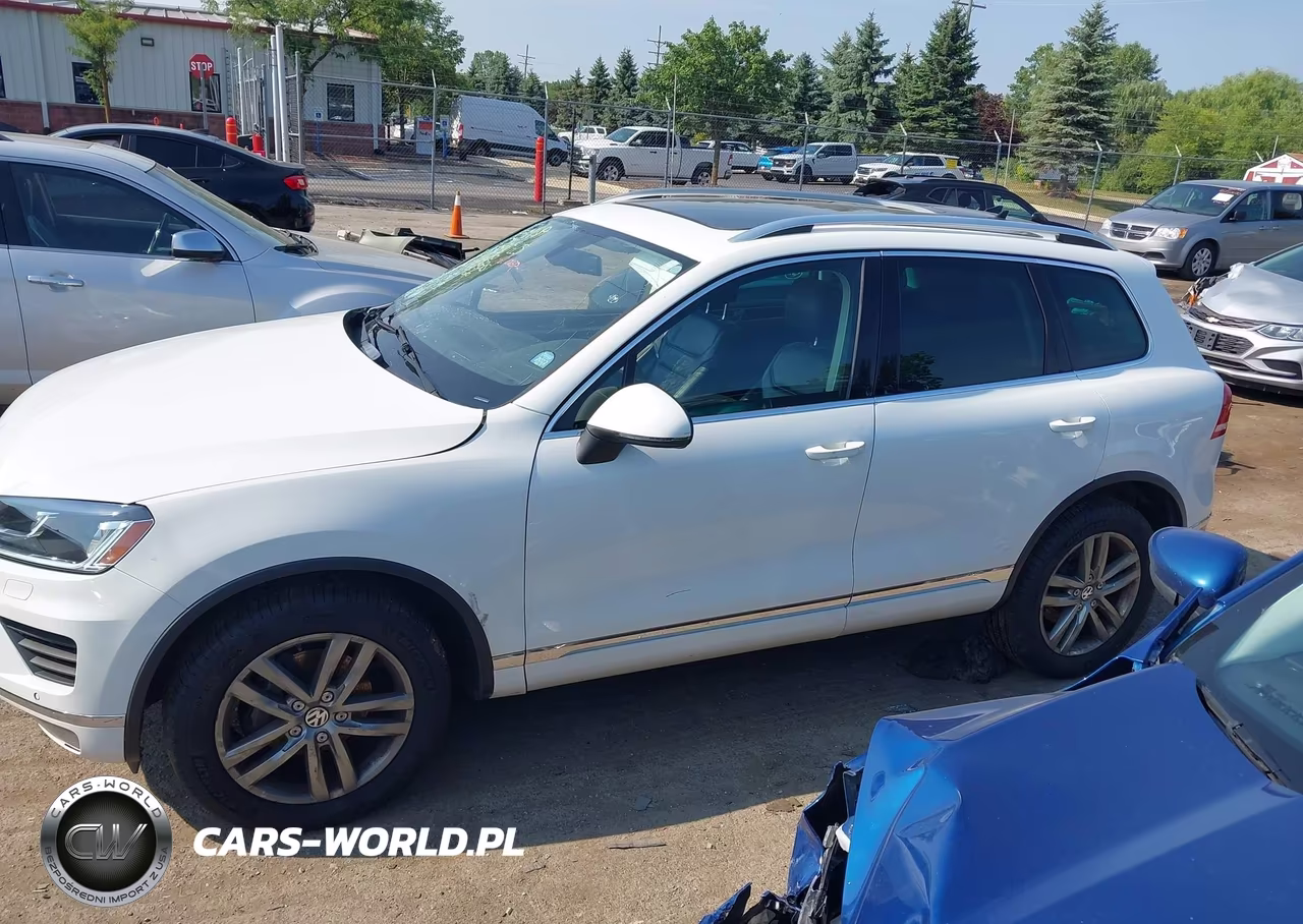 2015 Volkswagen Touareg V6 Lux VIN:WVGEF9BP7FD008225 - 14