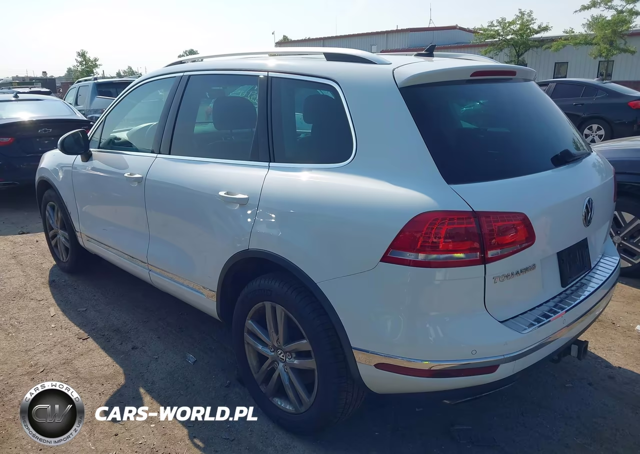 2015 Volkswagen Touareg V6 Lux VIN:WVGEF9BP7FD008225 - 3