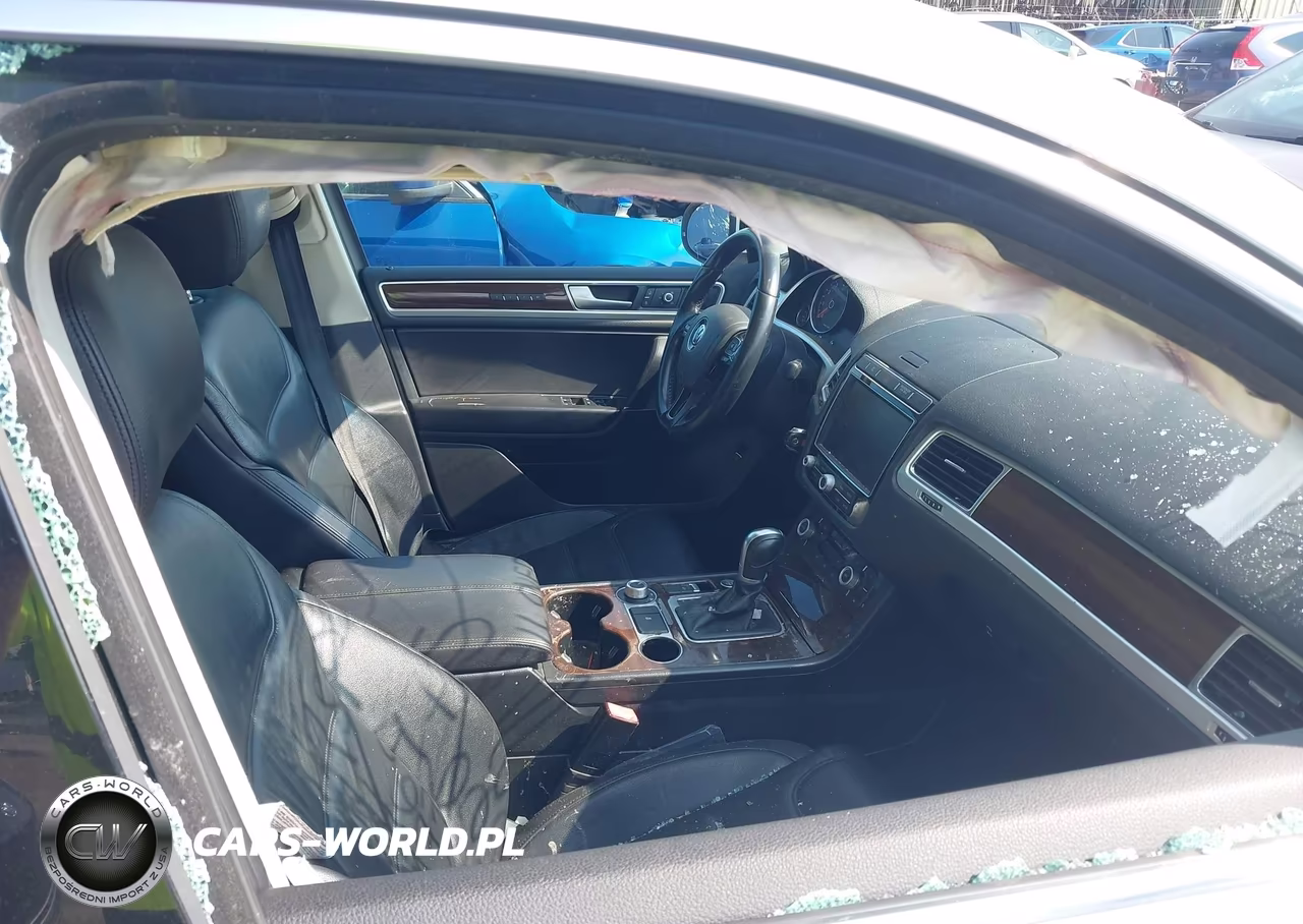 2015 Volkswagen Touareg V6 Lux VIN:WVGEF9BP7FD008225 - 5