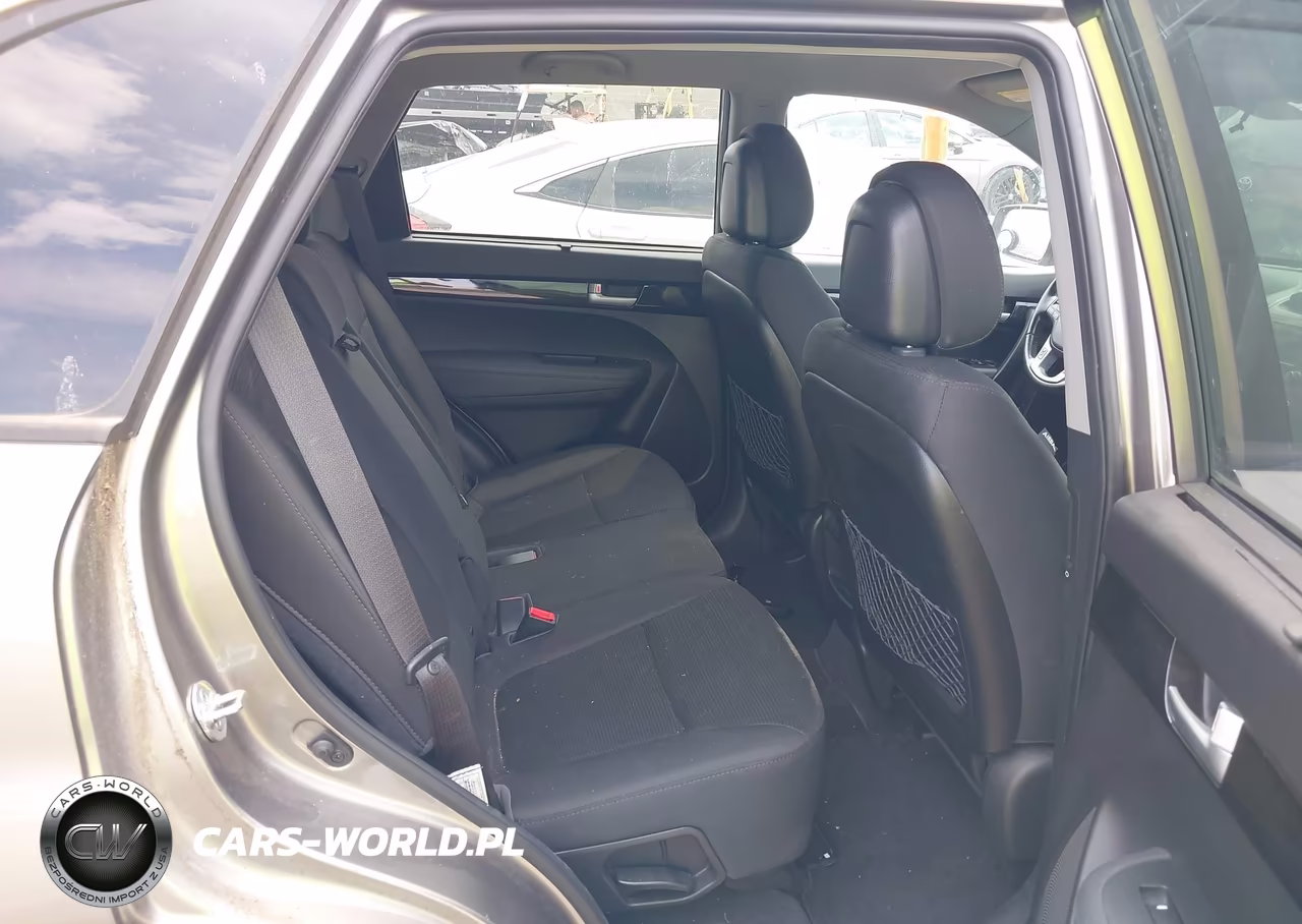 2015 Kia Sorento Lx VIN:5XYKTCA66FG606247 - 8