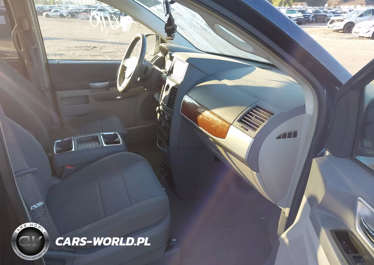 2008 Chrysler Town & Country Touring VIN:2A8HR54P98R676115 - 5