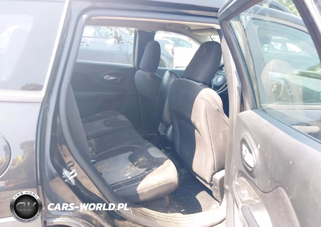 2015 Jeep Cherokee Sport VIN:1C4PJLAB1FW596965 - 8