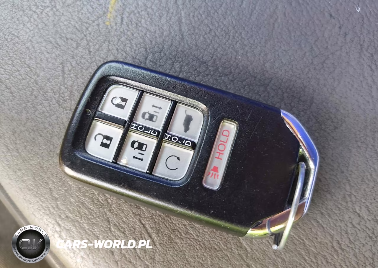 2018 Honda Odyssey Elite VIN:5FNRL6H90JB063946 - 11