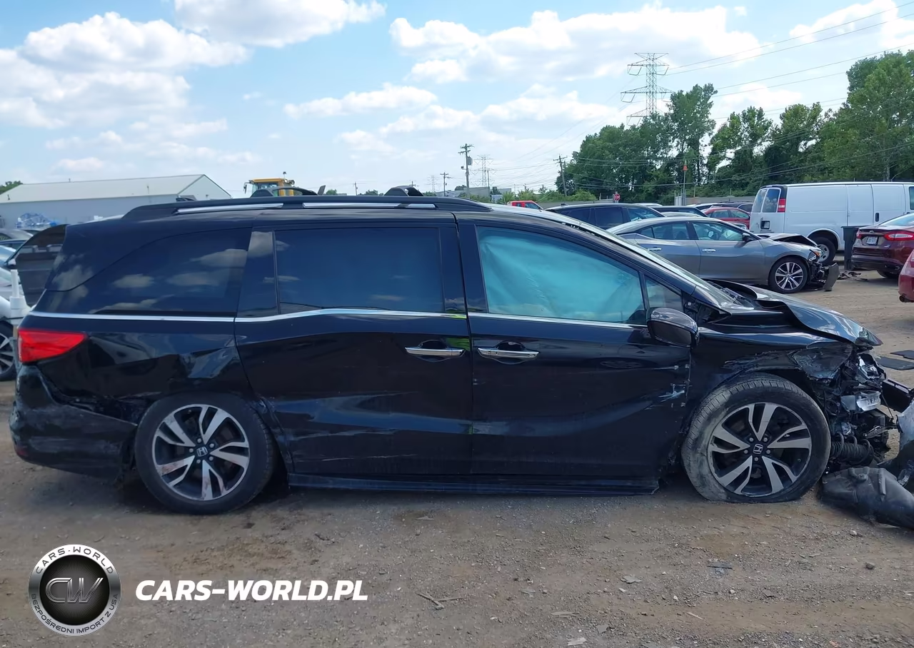 2018 Honda Odyssey Elite VIN:5FNRL6H90JB063946 - 13