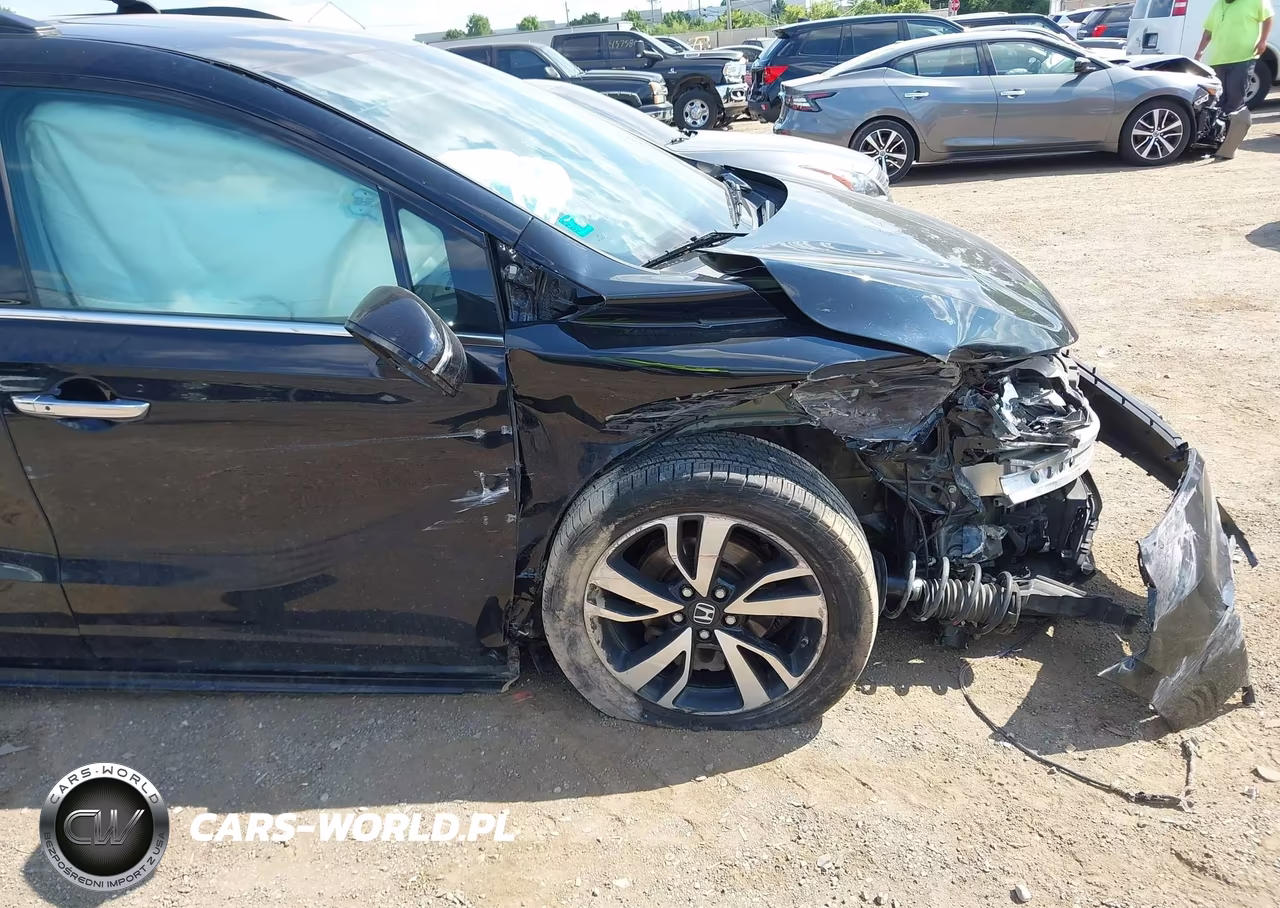 2018 Honda Odyssey Elite VIN:5FNRL6H90JB063946 - 17