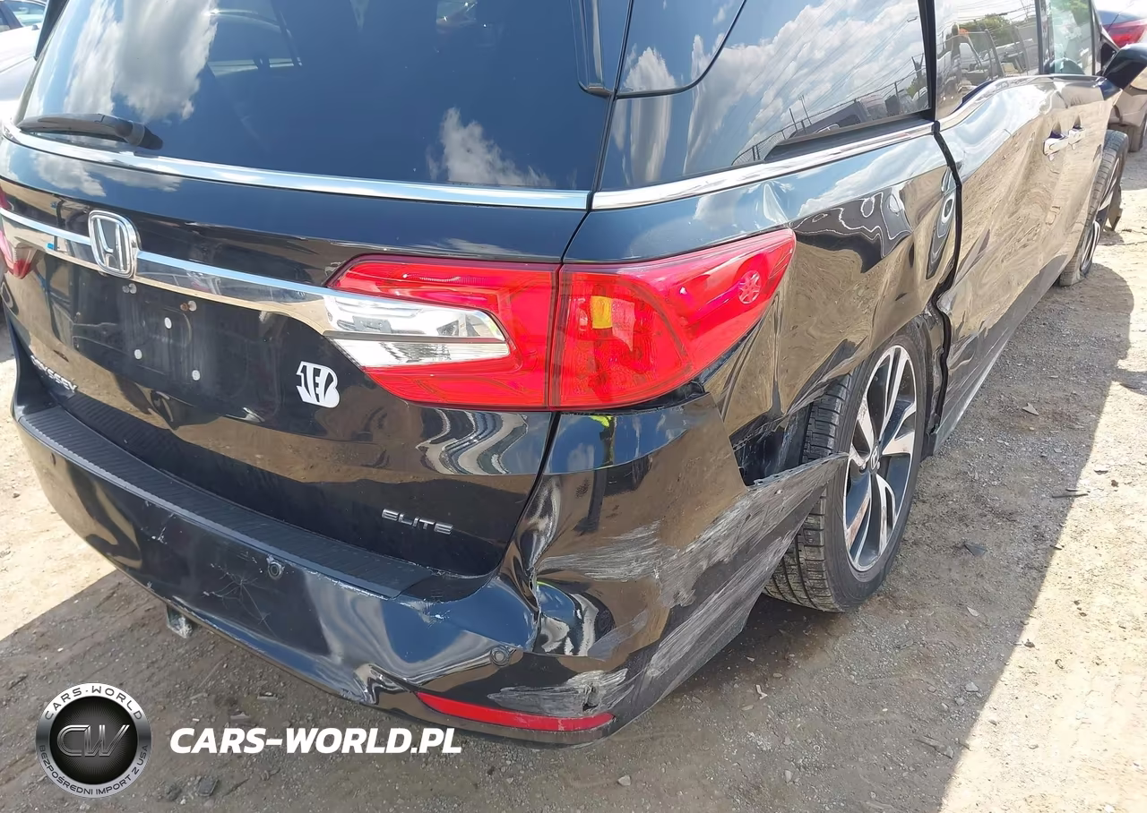 2018 Honda Odyssey Elite VIN:5FNRL6H90JB063946 - 20