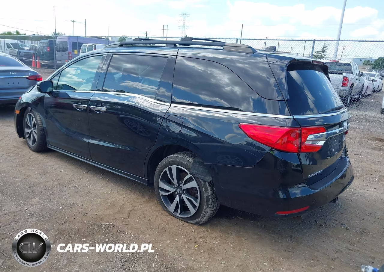 2018 Honda Odyssey Elite VIN:5FNRL6H90JB063946 - 3