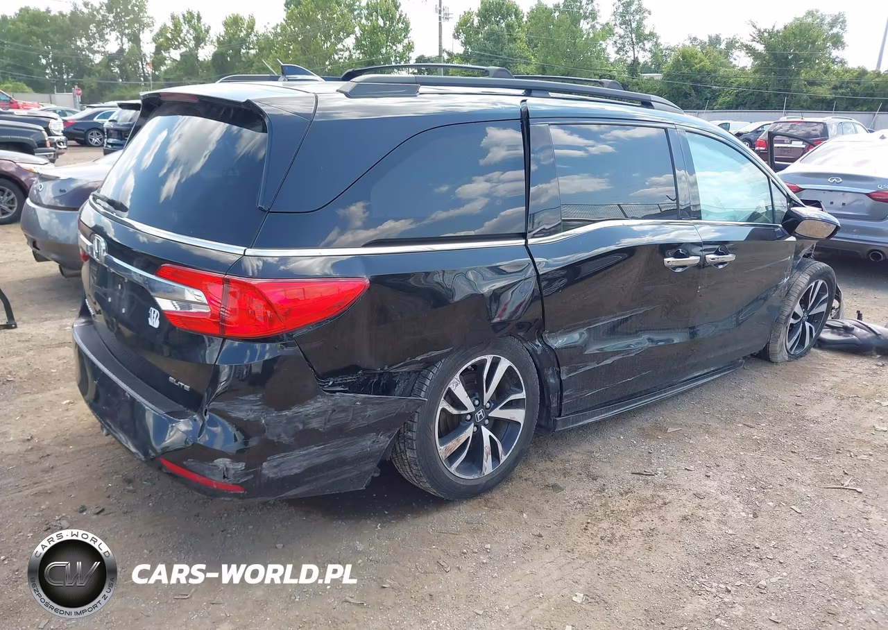 2018 Honda Odyssey Elite VIN:5FNRL6H90JB063946 - 4