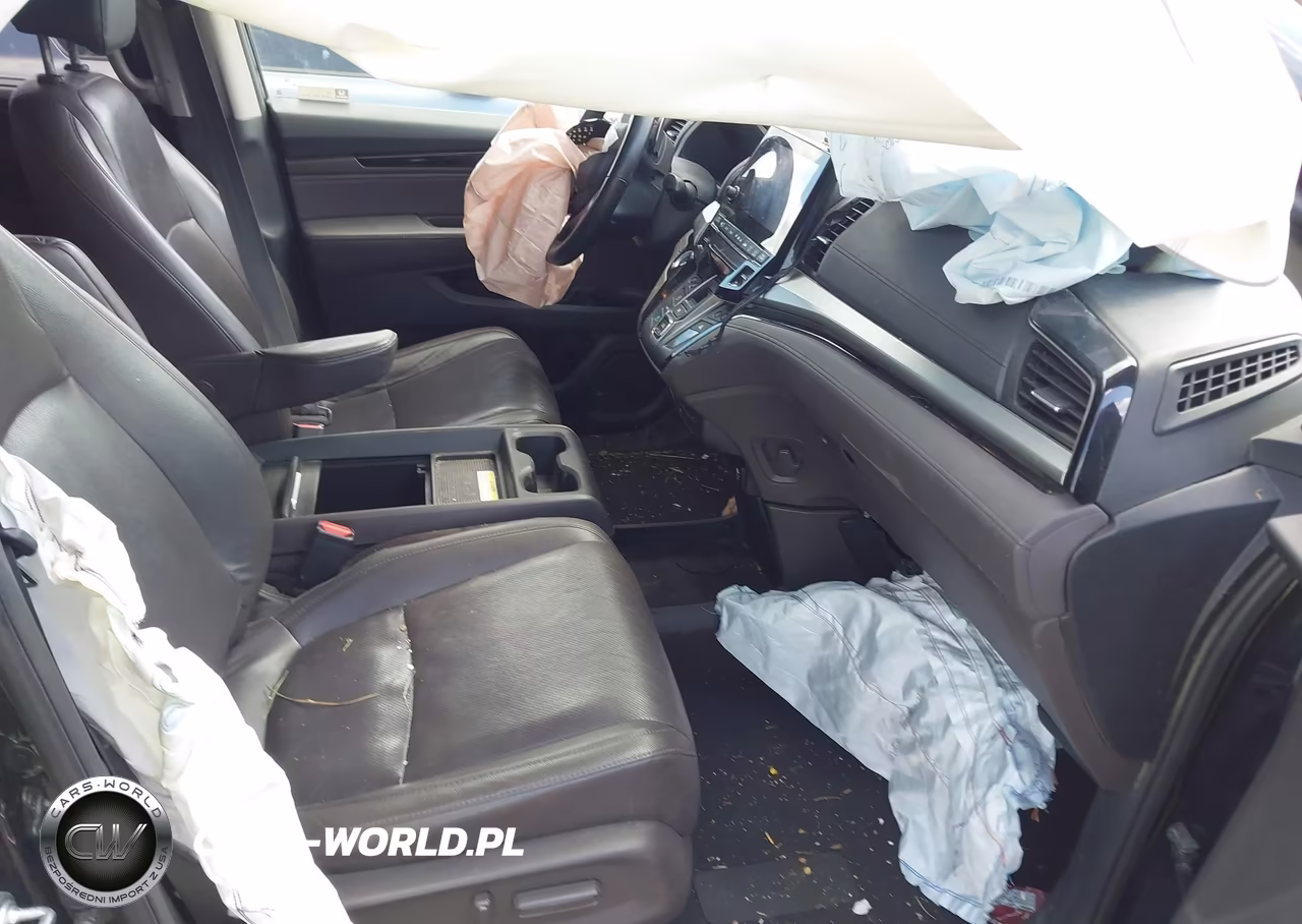 2018 Honda Odyssey Elite VIN:5FNRL6H90JB063946 - 5