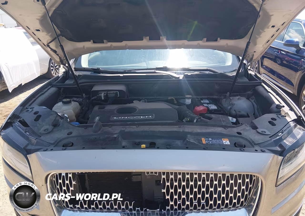 2019 Lincoln Nautilus Reserve VIN:2LMPJ8L97KBL41577 - 10