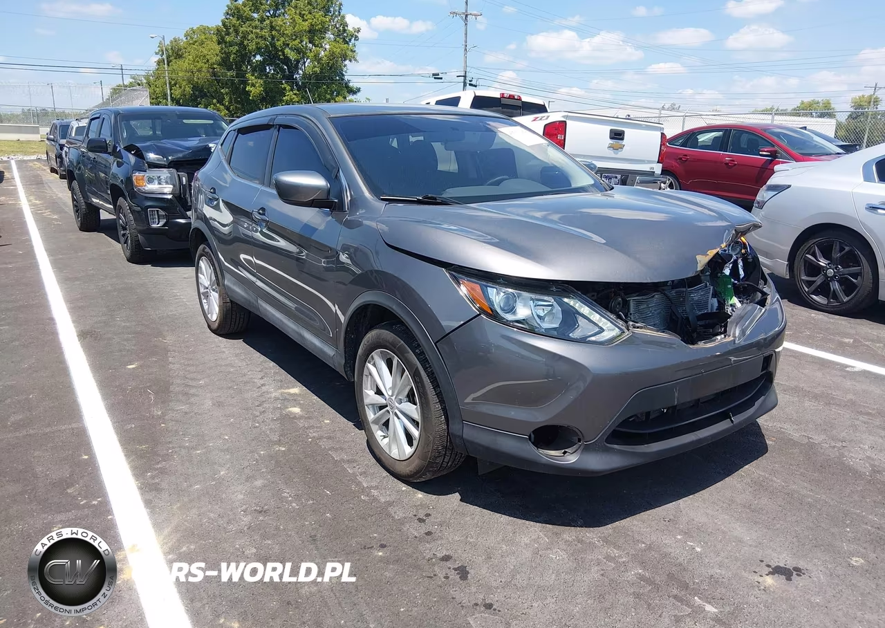 2017 Nissan Rogue Sport S – zdjęcie 1 z 17