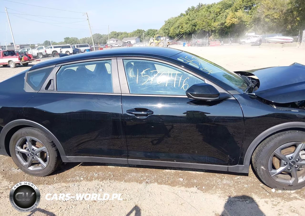 2025 Kia K4 Lxs VIN:3KPFT4DE5SE077908 - 14