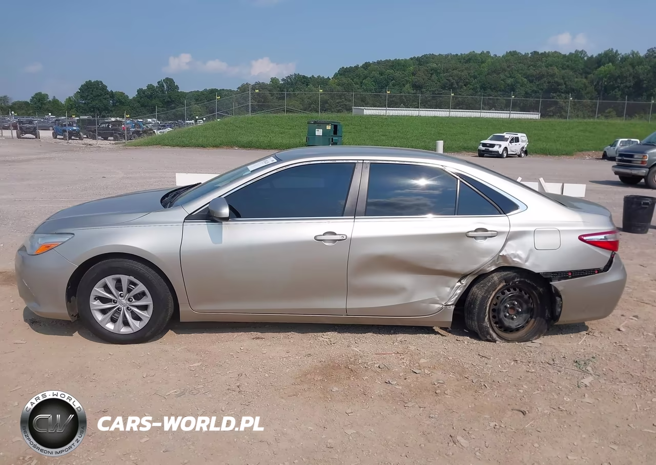 2016 Toyota Camry Le VIN:4T4BF1FK6GR573429 - 14
