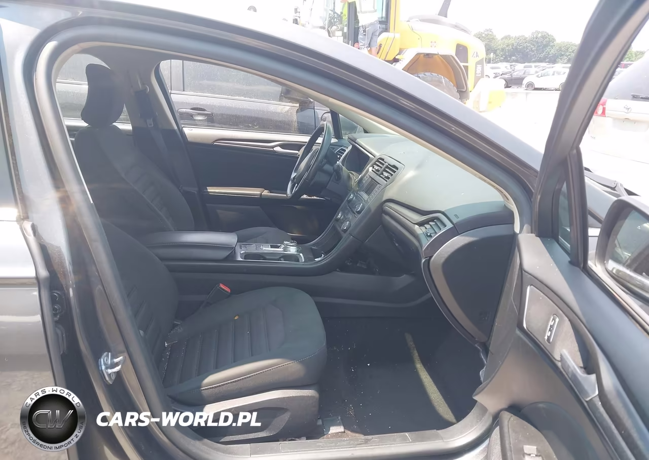 2018 Ford Fusion S VIN:3FA6P0G74JR200394 - 5