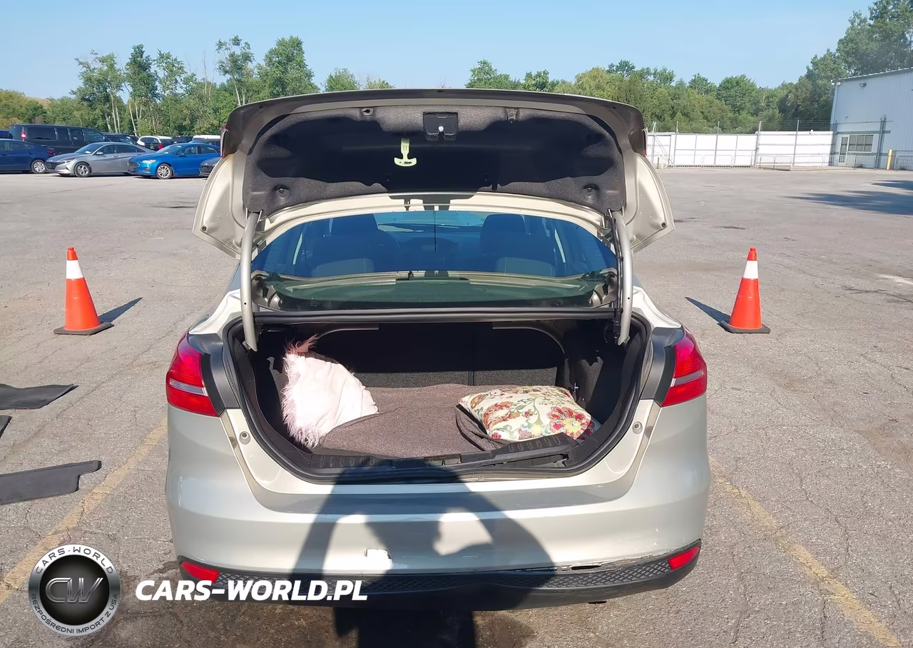 2016 Ford Focus Se VIN:1FADP3F27GL232908 - 16
