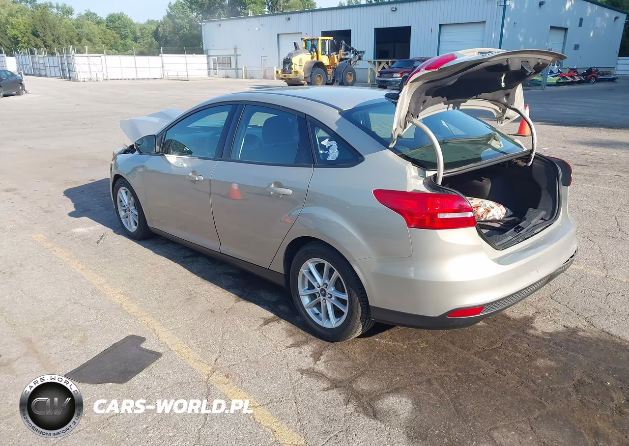 2016 Ford Focus Se VIN:1FADP3F27GL232908 - 3