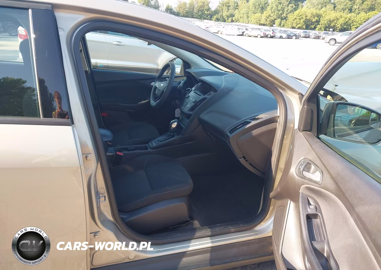 2016 Ford Focus Se VIN:1FADP3F27GL232908 - 5