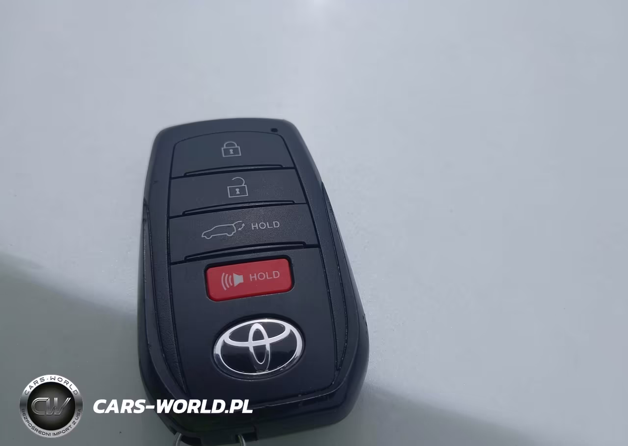 2026 Toyota Corolla Cross Xle VIN:7MUDAABG6TV160647 - 11