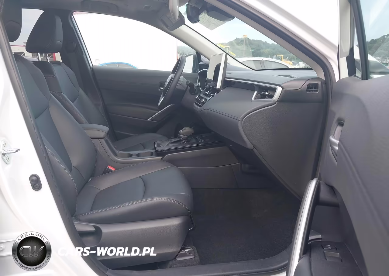 2026 Toyota Corolla Cross Xle VIN:7MUDAABG6TV160647 - 5