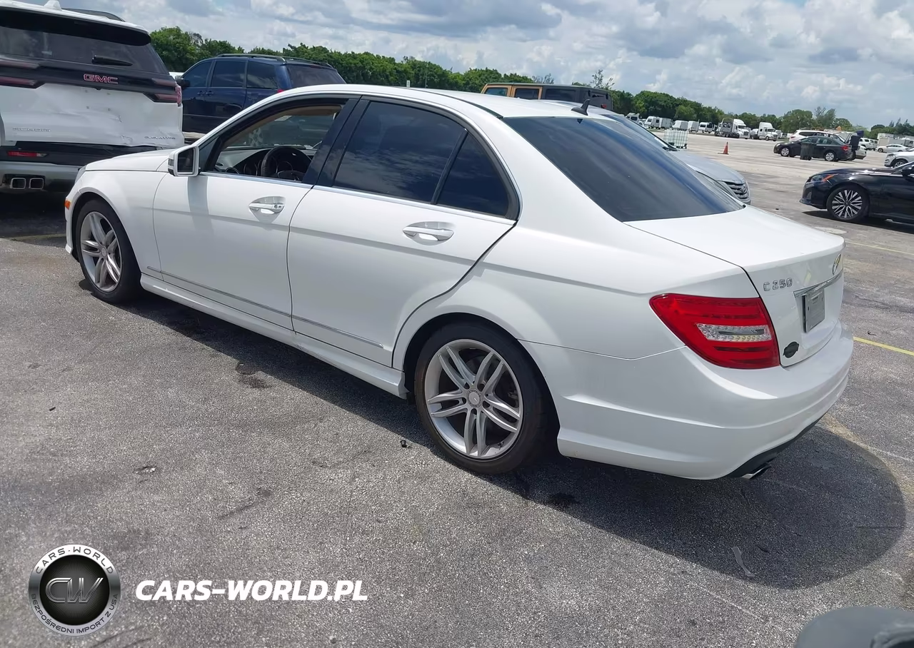 2013 Mercedes-Benz C 250 Sport VIN:WDDGF4HB7DA868206 - 3