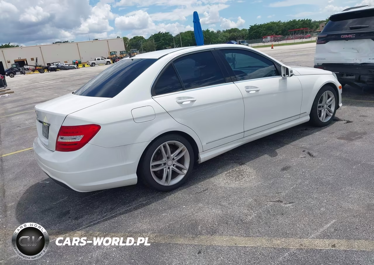2013 Mercedes-Benz C 250 Sport VIN:WDDGF4HB7DA868206 - 4