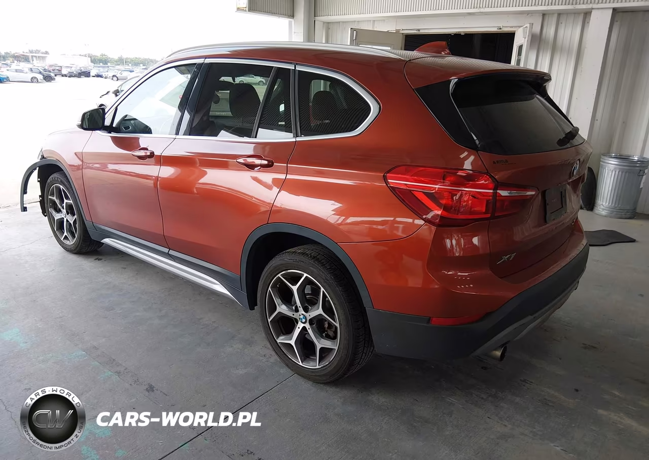 2018 BMW X1 xDrive28I VIN:WBXHT3C3XJ5L29782 - 3