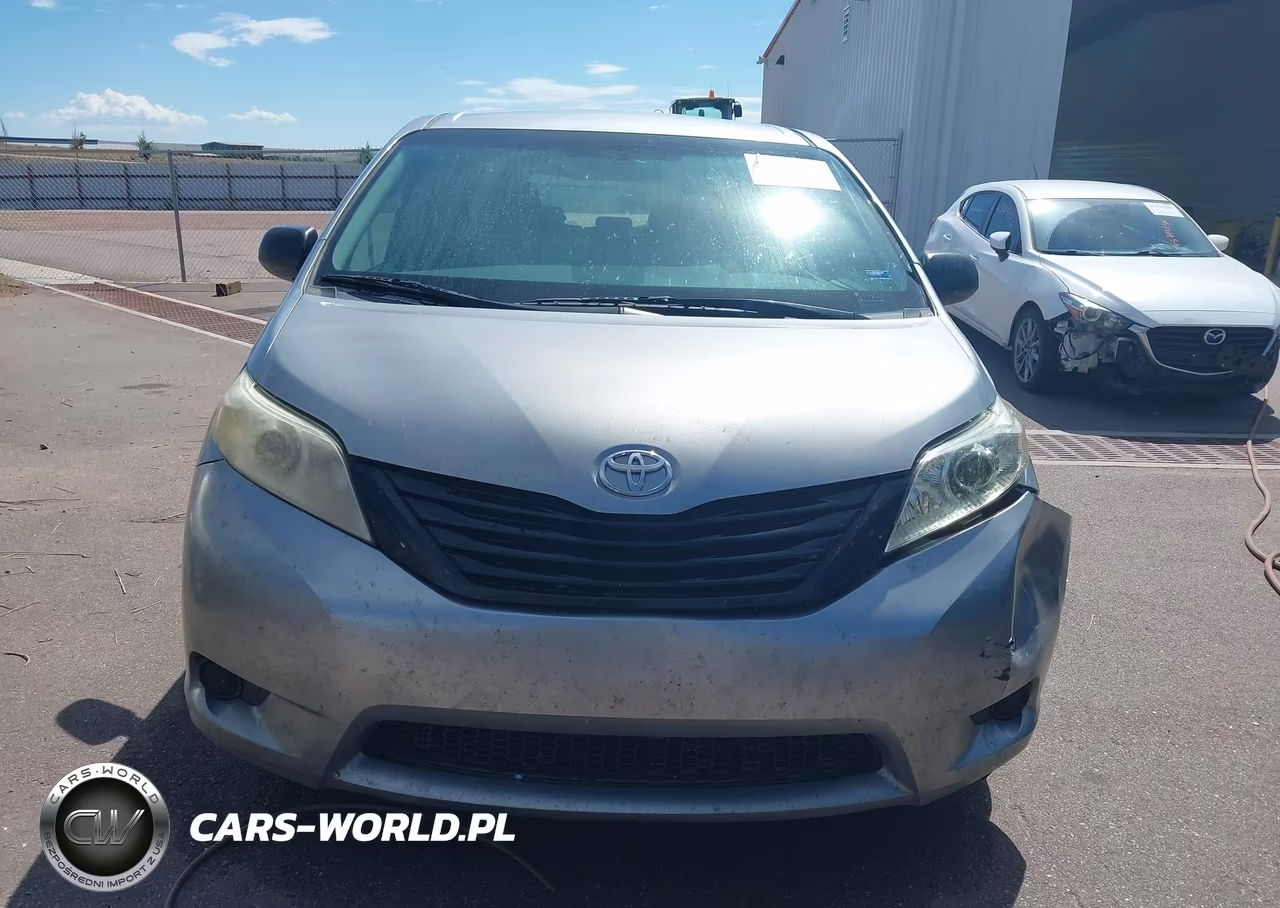 2011 Toyota Sienna VIN:5TDKA3DC3BS003048 - 12
